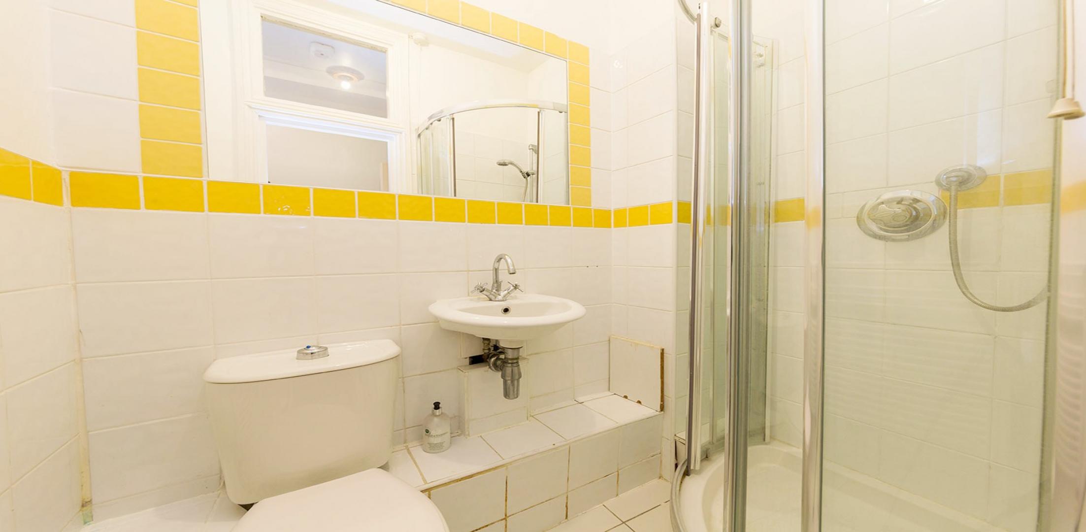 			PRIVATE GARDEN, 3 Bedroom, 1 bath, 1 reception Flat			 North End Road , GOLDERS GREEN